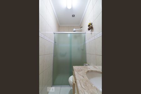 Banheirodo Quarto Suíte de casa para alugar com 4 quartos, 259m² em Vila Romano, São Paulo