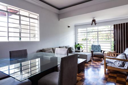 Sala de casa à venda com 4 quartos, 259m² em Vila Romano, São Paulo