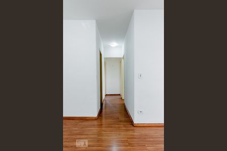 Corredor de apartamento à venda com 3 quartos, 80m² em Vila Carrão, São Paulo