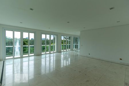 Casa de condomínio para alugar com 790m², 4 quartos e 2 vagasSala
