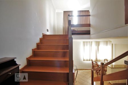 Escadas de apartamento para alugar com 1 quarto, 53m² em Vila Tramontano, São Paulo
