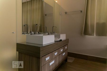 Casa à venda com 200m², 3 quartos e 2 vagas Casa à venda com 200m², 3 quartos e 2 vagasBanheiro da Suíte