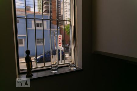 Casa à venda com 200m², 3 quartos e 2 vagas Casa à venda com 200m², 3 quartos e 2 vagasEscadas - Janela