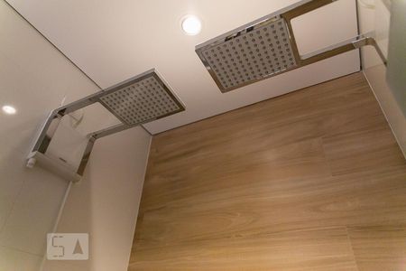 Casa à venda com 200m², 3 quartos e 2 vagas Casa à venda com 200m², 3 quartos e 2 vagasBanheiro da Suíte - Chuveiros