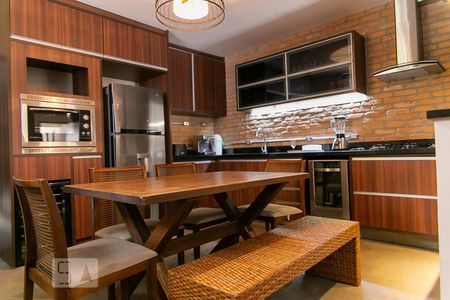 Casa à venda com 200m², 3 quartos e 2 vagas Casa à venda com 200m², 3 quartos e 2 vagasCozinha