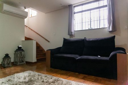 Casa à venda com 200m², 3 quartos e 2 vagas Casa à venda com 200m², 3 quartos e 2 vagasSala