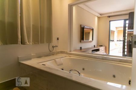 Casa à venda com 200m², 3 quartos e 2 vagas Casa à venda com 200m², 3 quartos e 2 vagasBanheiro da Suíte - Banheira