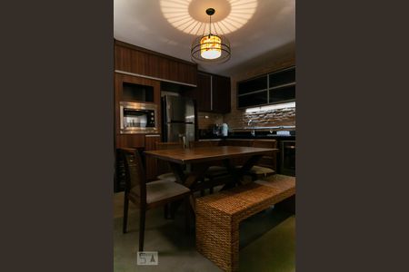 Casa à venda com 200m², 3 quartos e 2 vagas Casa à venda com 200m², 3 quartos e 2 vagasCozinha