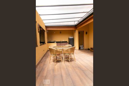 Casa à venda com 200m², 3 quartos e 2 vagas Casa à venda com 200m², 3 quartos e 2 vagasEspaço Gourmet - Churrasqueira