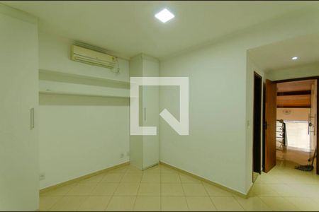 Casa de condomínio à venda com 144m², 3 quartos e 2 vagasSuíte