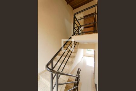 Casa de condomínio à venda com 144m², 3 quartos e 2 vagasEscada