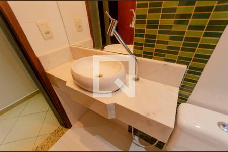 Casa de condomínio à venda com 144m², 3 quartos e 2 vagasBanheiro Suíte