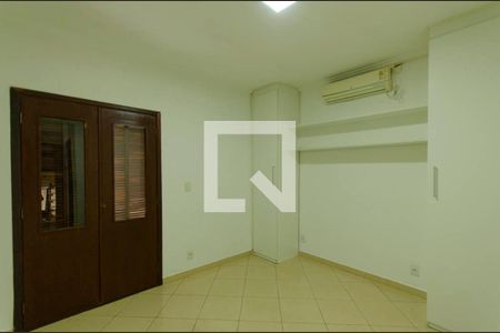 Casa de condomínio à venda com 144m², 3 quartos e 2 vagasSuíte