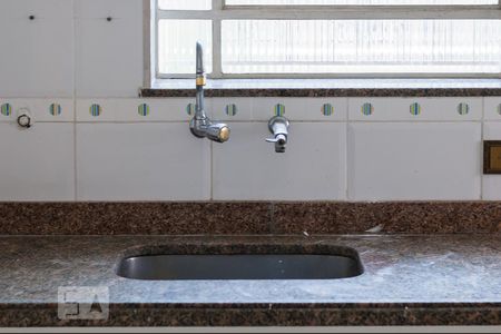 Casa à venda com 180m², 3 quartos e 2 vagas Casa à venda com 180m², 3 quartos e 2 vagasCozinha - Torneira