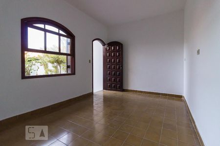 Casa à venda com 180m², 3 quartos e 2 vagas Casa à venda com 180m², 3 quartos e 2 vagasQuarto de serviço