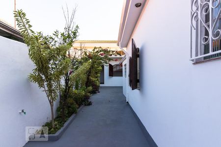 Casa à venda com 180m², 3 quartos e 2 vagas Casa à venda com 180m², 3 quartos e 2 vagasCorredor