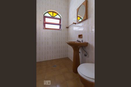 Casa à venda com 180m², 3 quartos e 2 vagas Casa à venda com 180m², 3 quartos e 2 vagasBanheiro de serviço 2