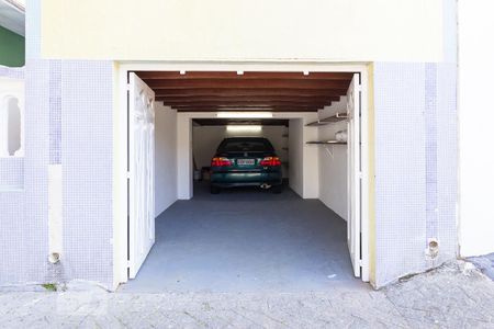 Casa à venda com 180m², 3 quartos e 2 vagas Casa à venda com 180m², 3 quartos e 2 vagasGaragem