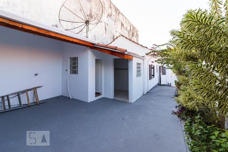 Casa à venda com 180m², 3 quartos e 2 vagas Casa à venda com 180m², 3 quartos e 2 vagasQuintal