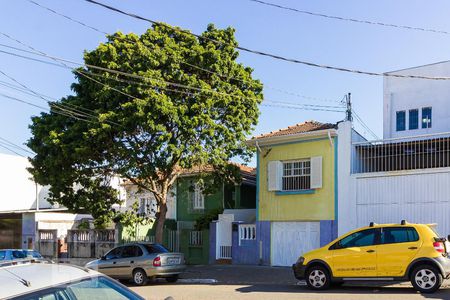 Casa à venda com 180m², 3 quartos e 2 vagas Casa à venda com 180m², 3 quartos e 2 vagasFachada