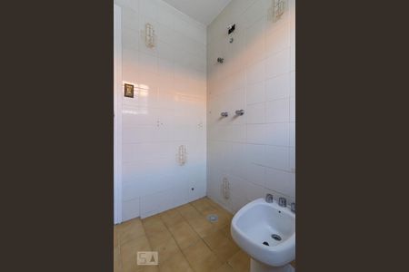 Casa à venda com 180m², 3 quartos e 2 vagas Casa à venda com 180m², 3 quartos e 2 vagasBanheiro