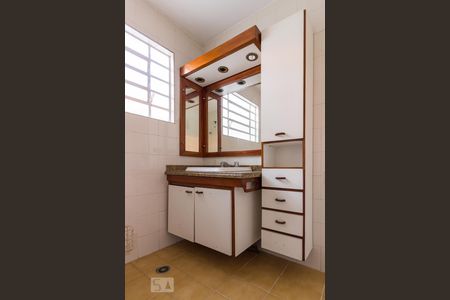 Casa à venda com 180m², 3 quartos e 2 vagas Casa à venda com 180m², 3 quartos e 2 vagasBanheiro