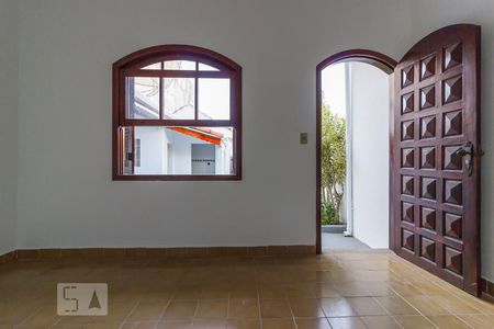 Casa à venda com 180m², 3 quartos e 2 vagas Casa à venda com 180m², 3 quartos e 2 vagasQuarto de serviço