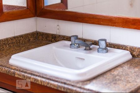 Casa à venda com 180m², 3 quartos e 2 vagas Casa à venda com 180m², 3 quartos e 2 vagasBanheiro - Torneira