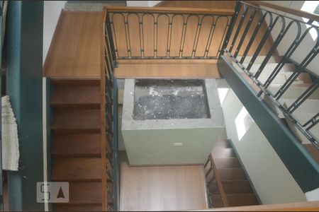Casa para alugar com 250m², 3 quartos e 2 vagasEscadaria