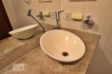 Casa de condomínio à venda com 105m², 3 quartos e sem vagaBanheiro da Suíte