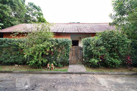 Casa de condomínio à venda com 105m², 3 quartos e sem vagaEntrada