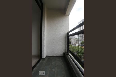 Sacada de apartamento à venda com 2 quartos, 56m² em Caxingui, São Paulo