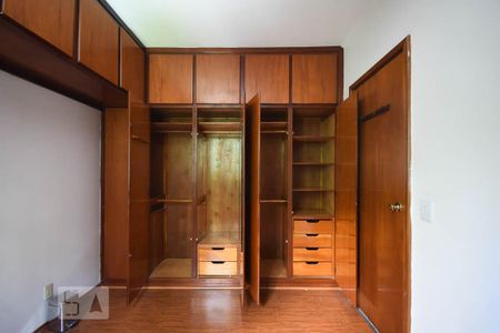 Apartamento para alugar com 70m², 2 quartos e 1 vaga Apartamento para alugar com 70m², 2 quartos e 1 vagaArmário do Quarto 2