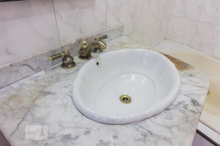 Casa para alugar com 180m², 3 quartos e 2 vagasBanheiro Suite