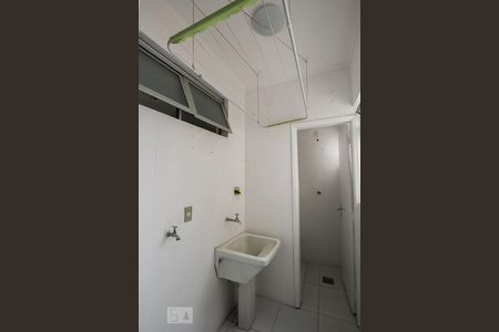 Área de Serviço de apartamento para alugar com 2 quartos, 74m² em Cambuí, Campinas