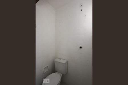 Banheiro de Serviço de apartamento para alugar com 2 quartos, 74m² em Cambuí, Campinas