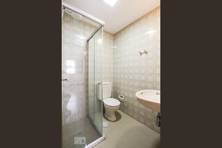Banheiro de apartamento para alugar com 2 quartos, 75m² em Cambuí, Campinas