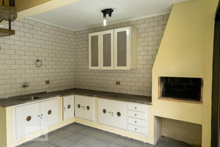 Casa à venda com 240m², 5 quartos e 3 vagasChurrasqueira