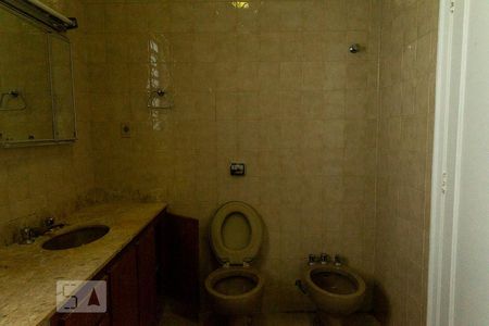 Banheiro de casa à venda com 5 quartos, 240m² em Água Branca, São Paulo