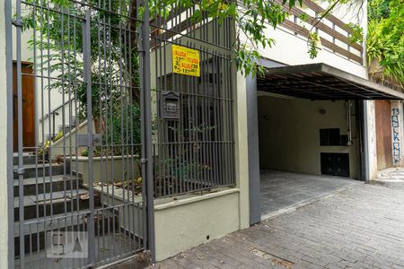 Casa à venda com 240m², 5 quartos e 3 vagasFachada