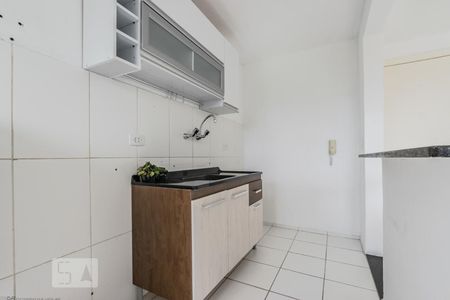 Cozinha de apartamento para alugar com 2 quartos, 60m² em Capão Raso, Curitiba