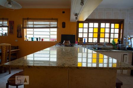 Casa para alugar com 169m², 3 quartos e 2 vagasCozinha 
