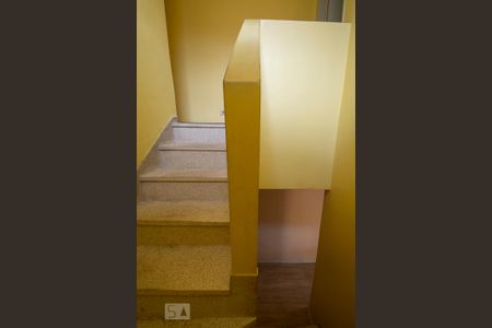 Casa para alugar com 169m², 3 quartos e 2 vagasEscada