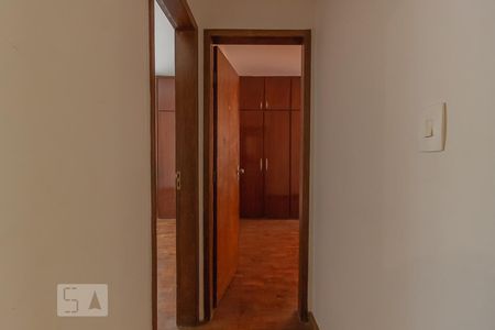 Corredor de apartamento para alugar com 2 quartos, 99m² em Nova Suíssa, Belo Horizonte