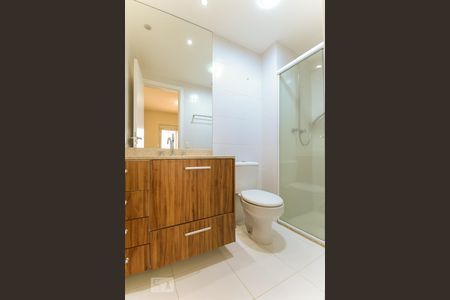 Apartamento à venda com 71m², 2 quartos e 2 vagasBanheiro da suíte