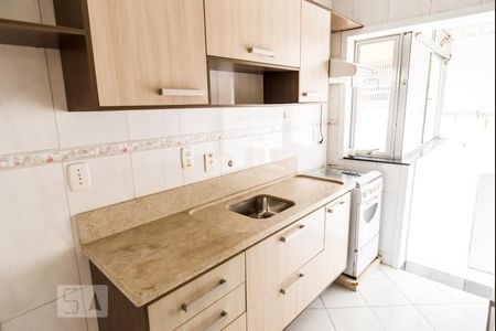 Cozinha de apartamento à venda com 2 quartos, 63m² em Higienópolis, Porto Alegre