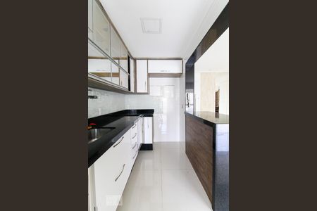 Apartamento para alugar com 92m², 2 quartos e 2 vagas Apartamento para alugar com 92m², 2 quartos e 2 vagasCozinha