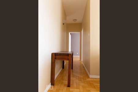 Corredor de apartamento para alugar com 2 quartos, 80m² em Auxiliadora, Porto Alegre