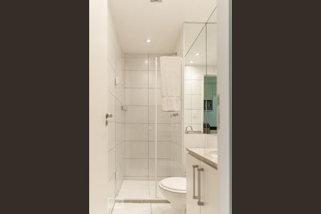 Banheiro de kitnet/studio para alugar com 1 quarto, 27m² em Jardim Paulista, São Paulo