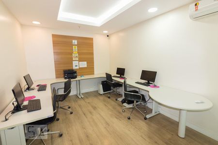 Apartamento à venda com 77m², 2 quartos e 1 vagaAcademia